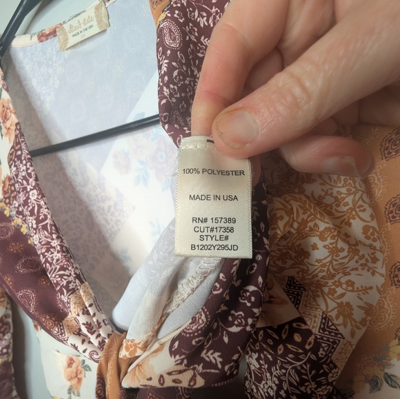 Altar'd State Floral Patchwork Tie-Front Crop Top XS - Picture 6 of 7